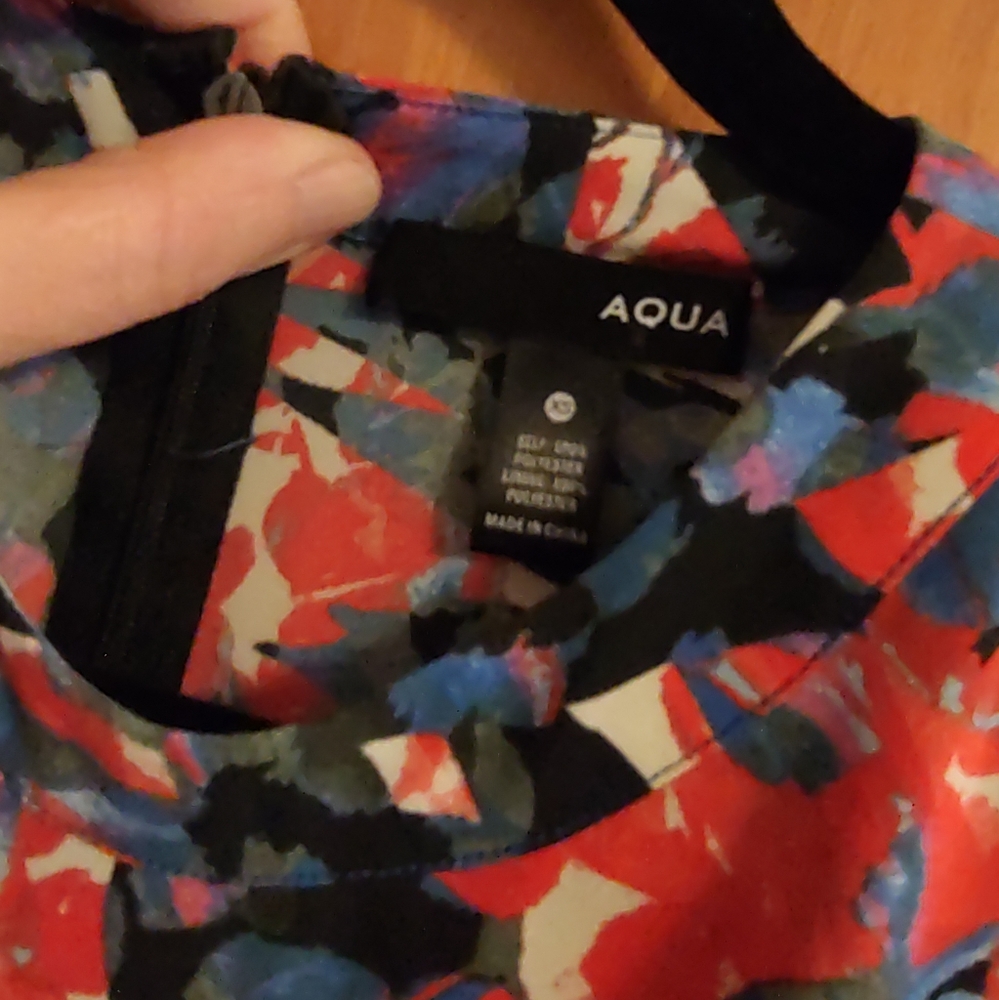 Short-sleeved floral dress by Aqua. XS. - Picture 4 of 7